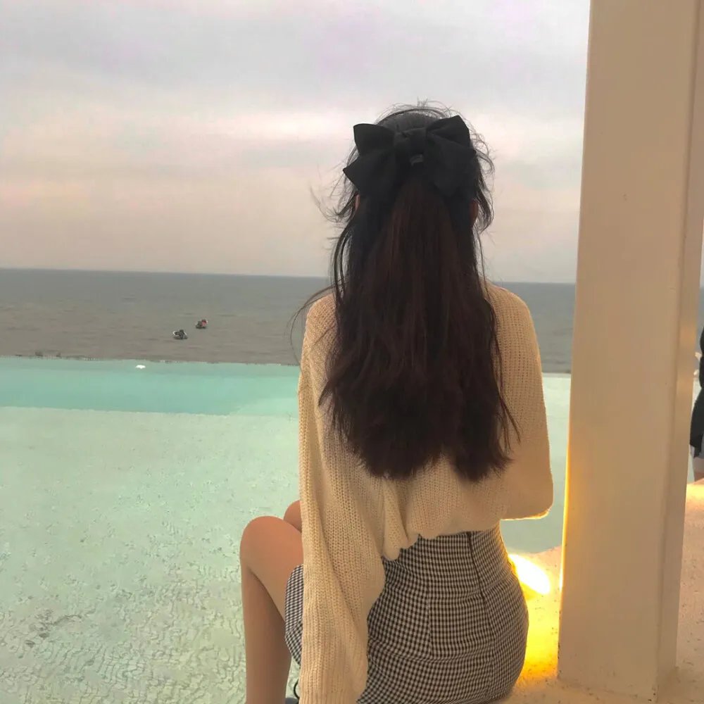 两个世界之间海报