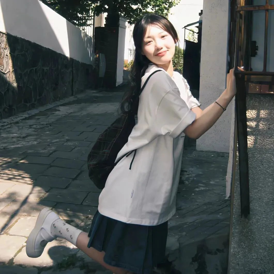 八个梦海报